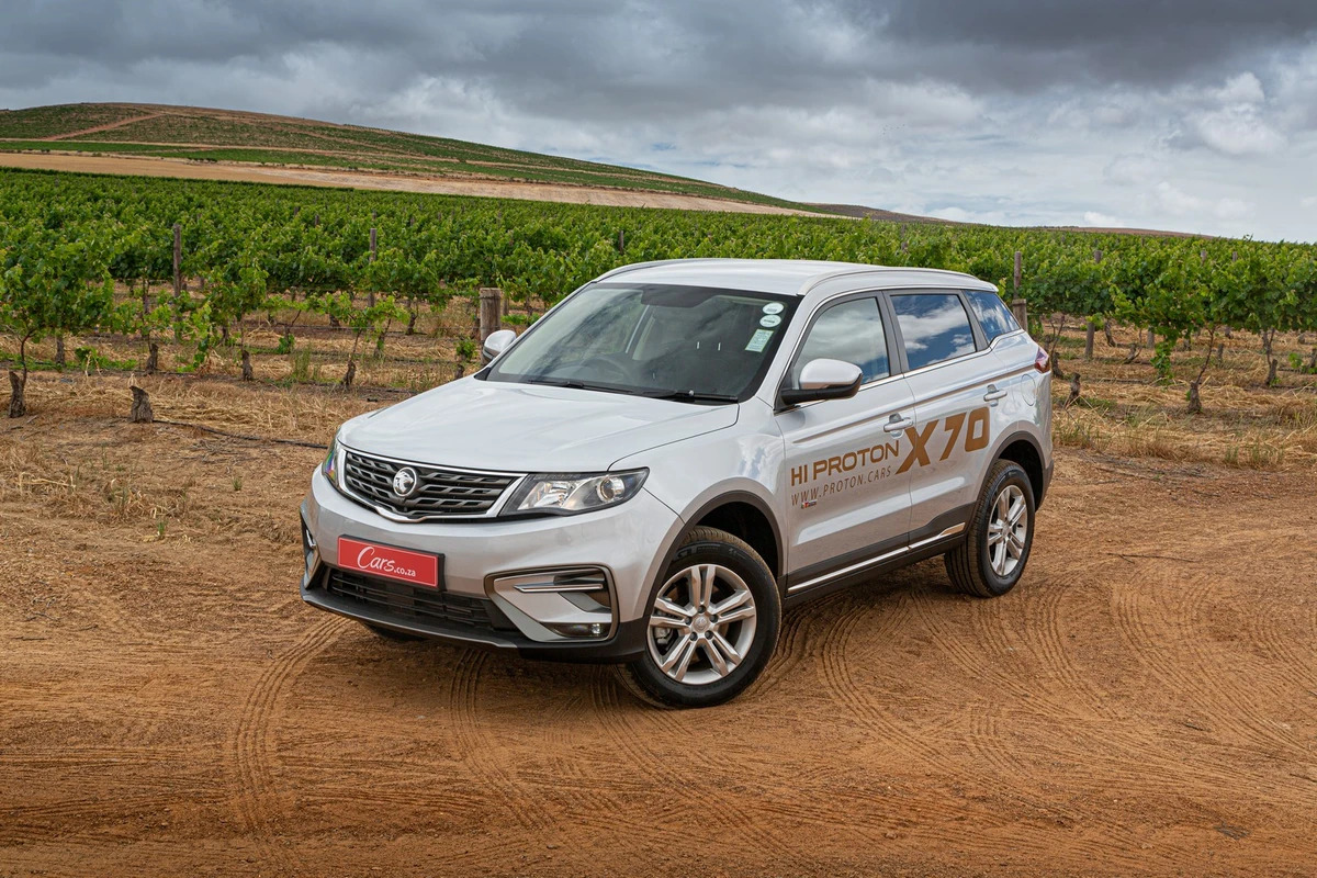 Proton X70 in a Vineyard front view